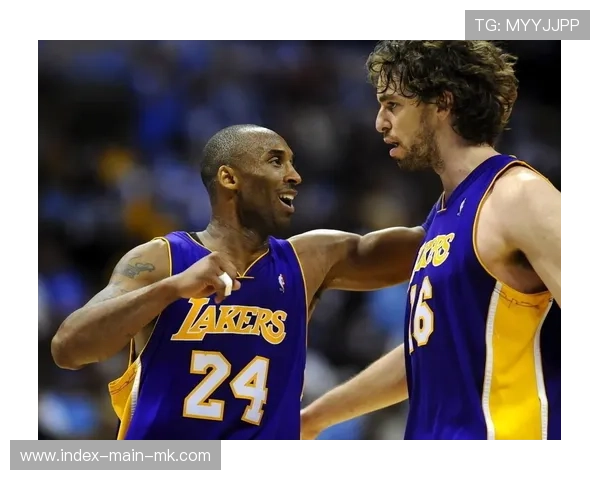 科比奥运会撞倒加索尔，背后有着怎样的故事？，科比奥运会拥抱加索尔