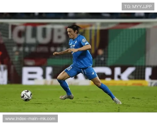 多特运营边路形成推进区,尼科舒尔茨投入积极 多特运营边路形成推进区,尼科舒尔茨投入积极