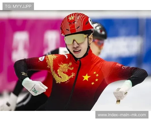 滑冰场上的优雅奇迹：摔倒的瞬间如何变成坚定的起点